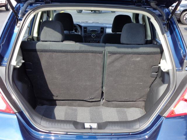 Nissan Versa 2012 photo 3