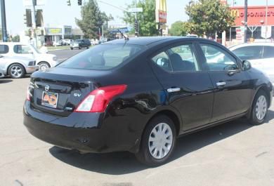 Nissan Versa 2012 photo 1