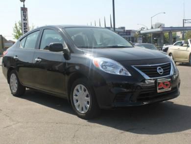 Nissan Versa 2012 photo 2