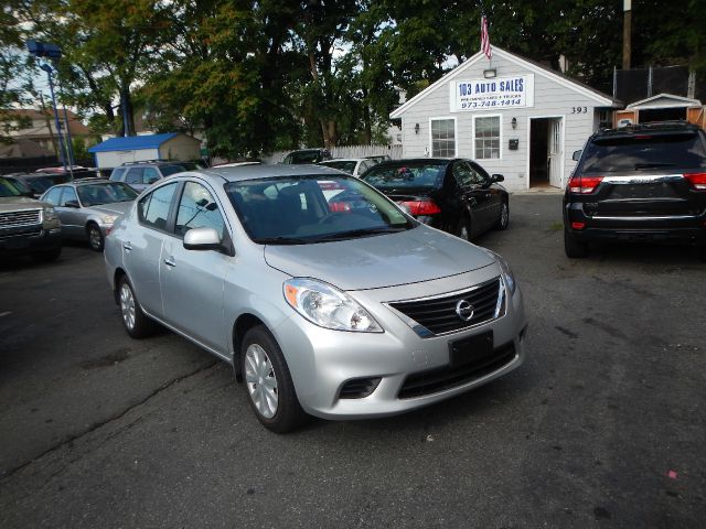 Nissan Versa 2012 photo 2
