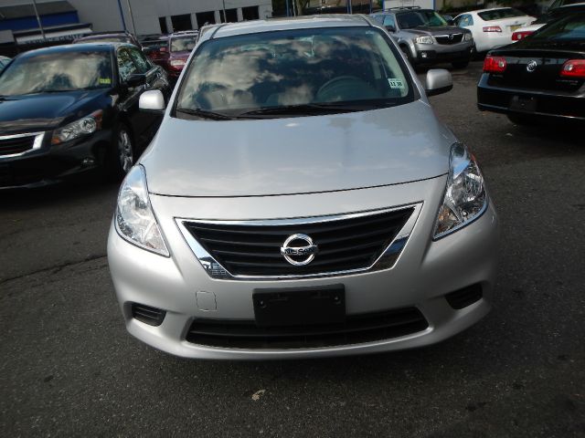 Nissan Versa 2012 photo 3