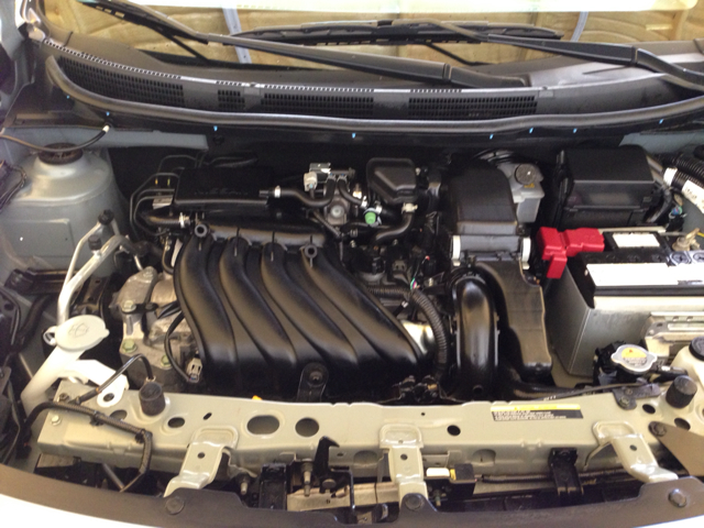 Nissan Versa Track Edition 3.8 Sedan