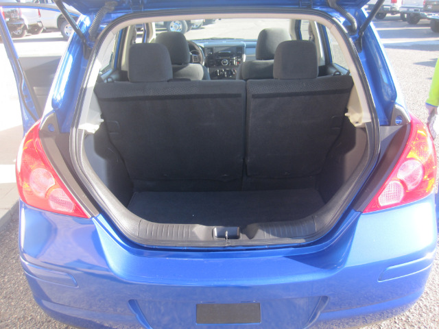 Nissan Versa 2012 photo 2