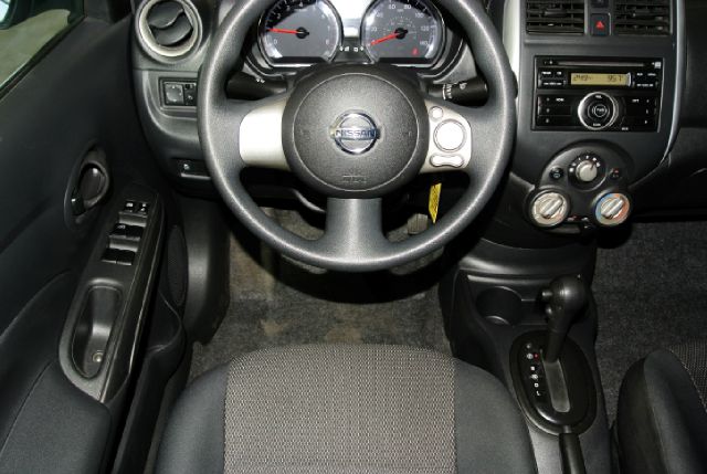 Nissan Versa 2012 photo 11