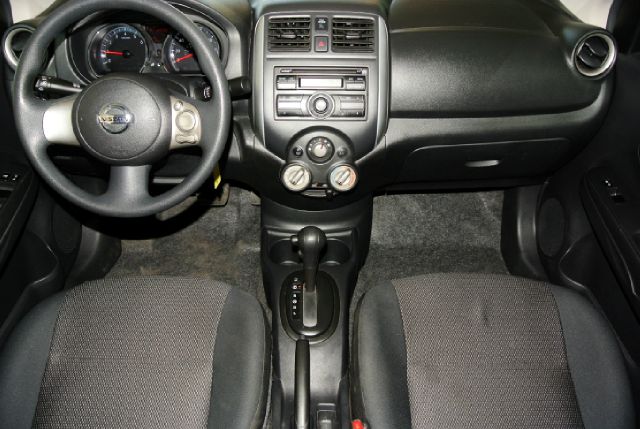 Nissan Versa 2012 photo 2