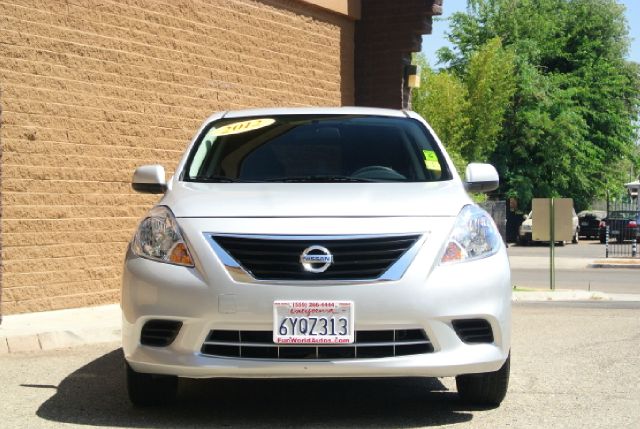 Nissan Versa 2012 photo 3