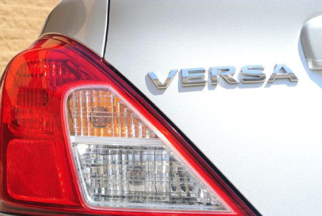 Nissan Versa 2012 photo 5