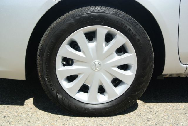 Nissan Versa 2012 photo 6