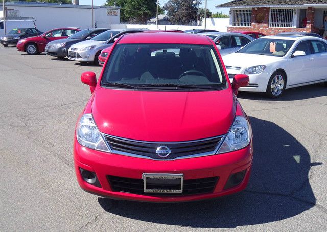Nissan Versa Carrera C4S Hatchback