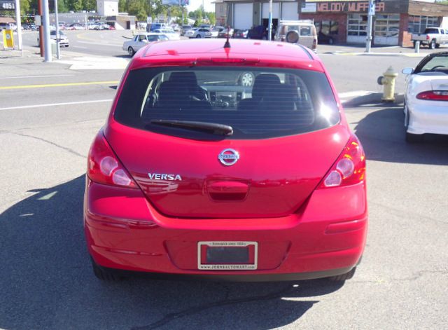 Nissan Versa 2012 photo 3