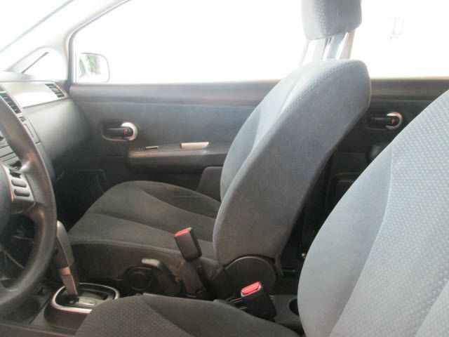 Nissan Versa Carrera C4S Hatchback