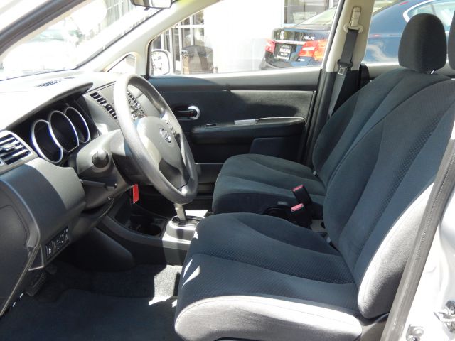 Nissan Versa 2012 photo 3