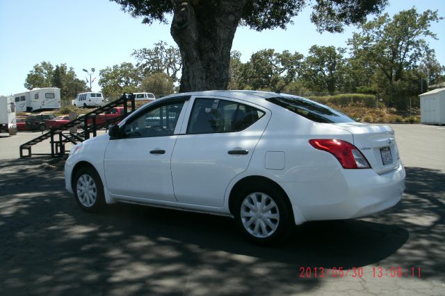 Nissan Versa LT 5 1/4 Ft Sedan