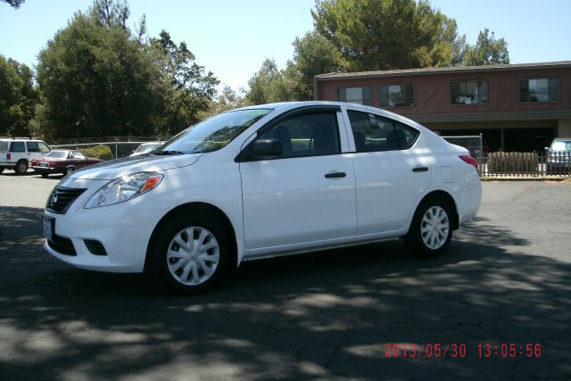 Nissan Versa 2012 photo 10