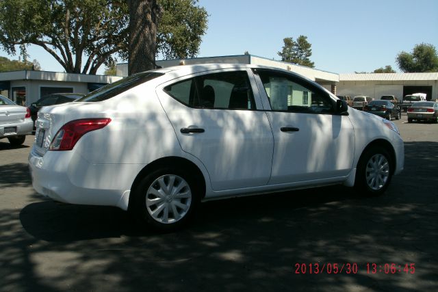 Nissan Versa 2012 photo 12