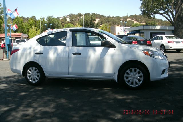 Nissan Versa 2012 photo 7