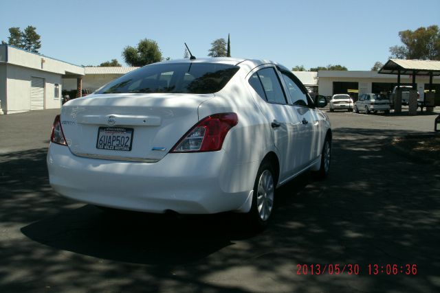 Nissan Versa 2012 photo 8