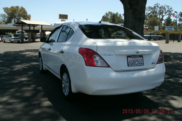 Nissan Versa 2012 photo 9