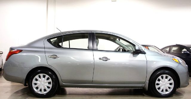 Nissan Versa 2012 photo 2