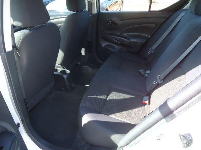Nissan Versa 2012 photo 2