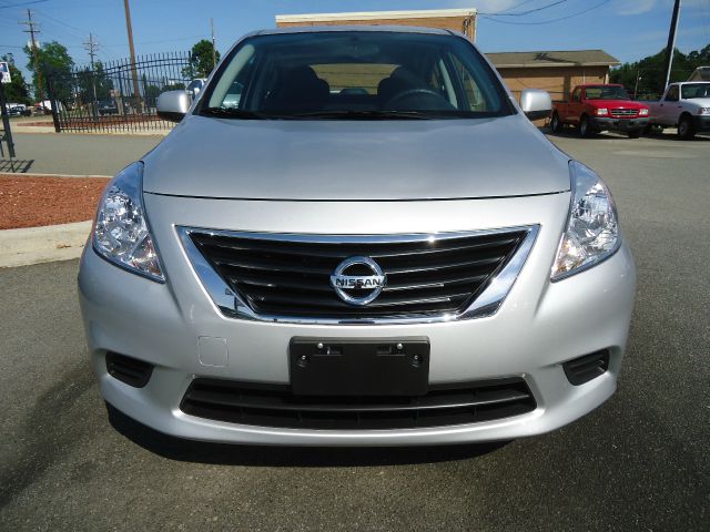 Nissan Versa 2012 photo 4