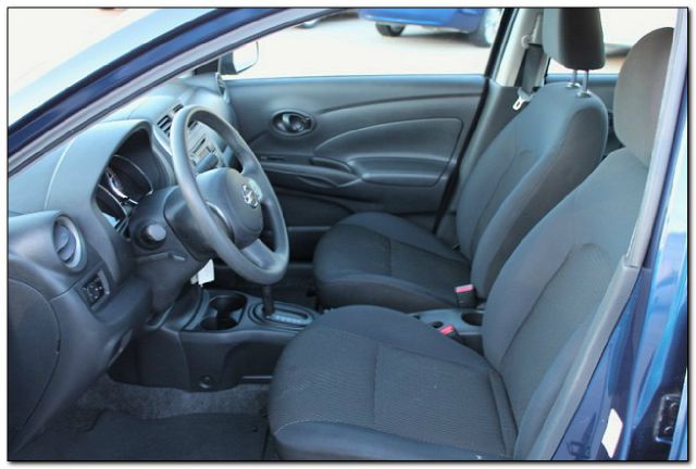 Nissan Versa 2012 photo 2