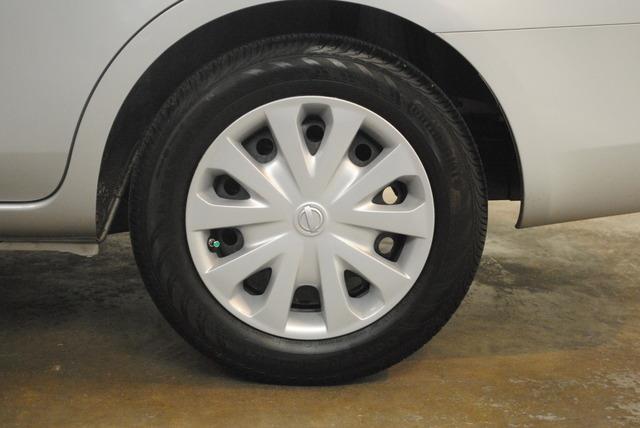 Nissan Versa 2012 photo 18