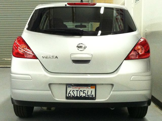 Nissan Versa 2012 photo 4