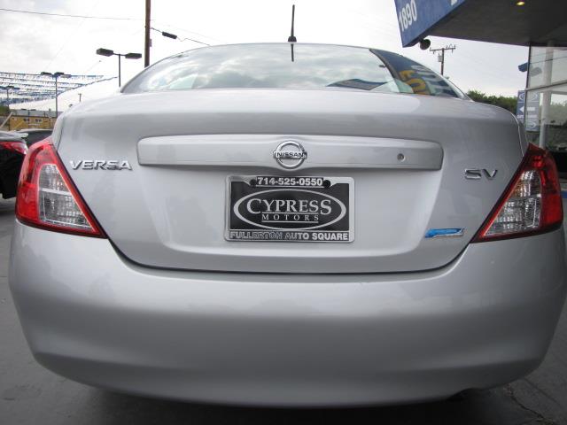 Nissan Versa Regular Cab 4-wheel Drive Work Truck Sedan