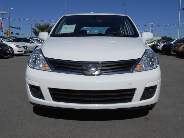 Nissan Versa 2012 photo 3