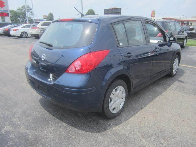 Nissan Versa 2012 photo 2