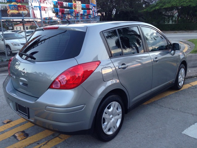 Nissan Versa 2012 photo 3