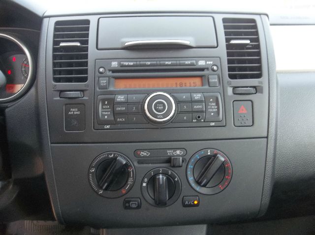 Nissan Versa 2012 photo 1