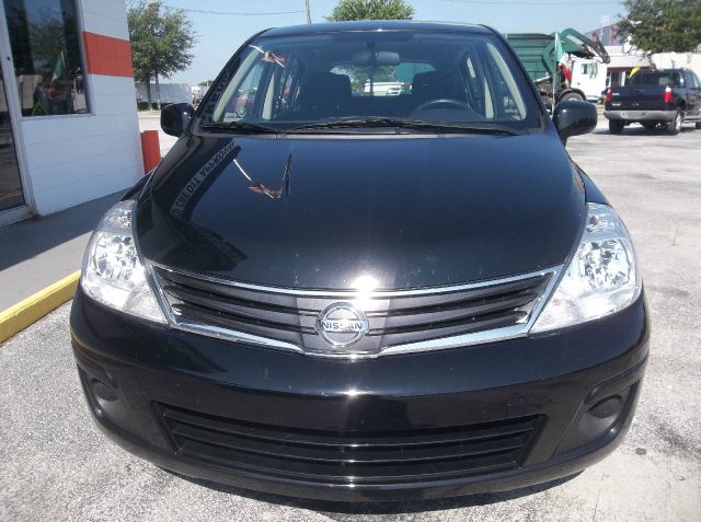 Nissan Versa 2012 photo 2