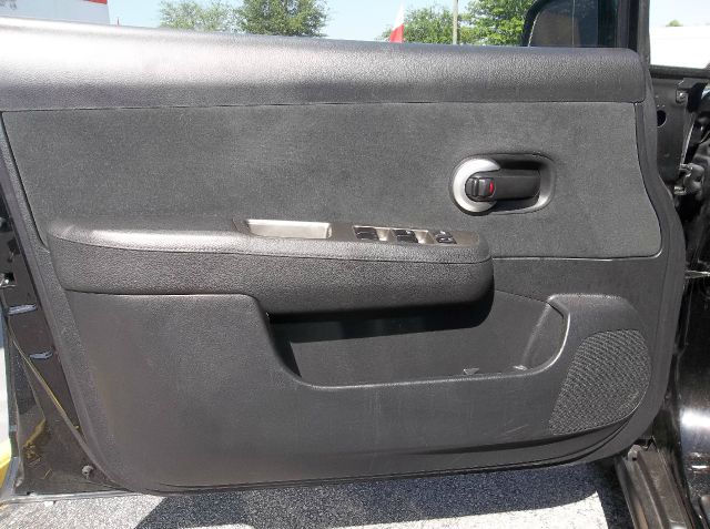 Nissan Versa 2012 photo 4