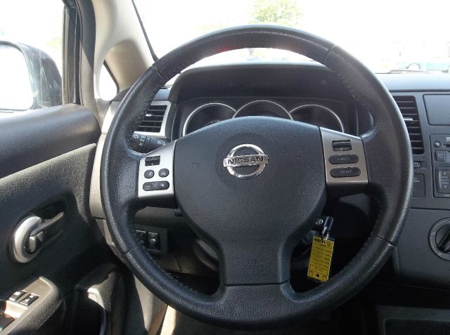 Nissan Versa 2012 photo 6