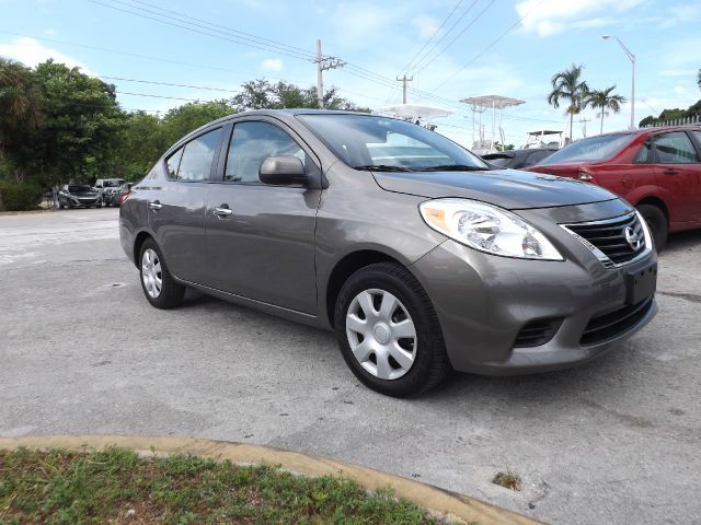 Nissan Versa 2012 photo 3