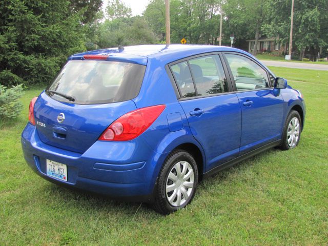 Nissan Versa 2012 photo 1