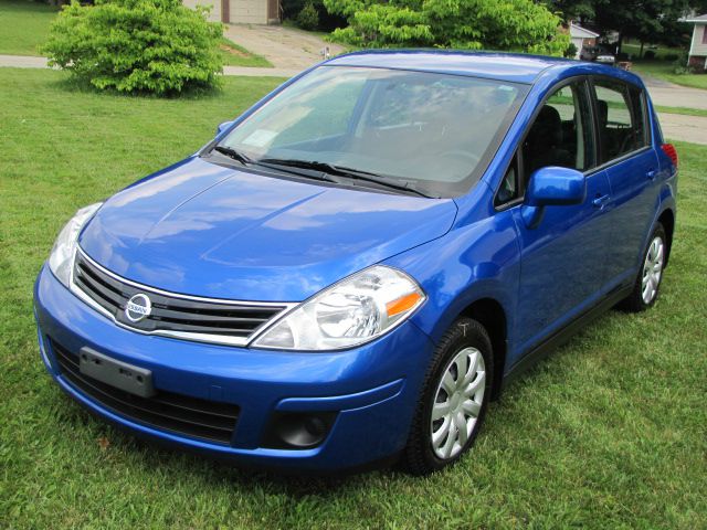Nissan Versa 2012 photo 2