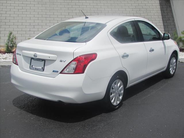 Nissan Versa 2012 photo 2