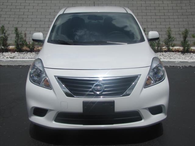 Nissan Versa 2012 photo 3