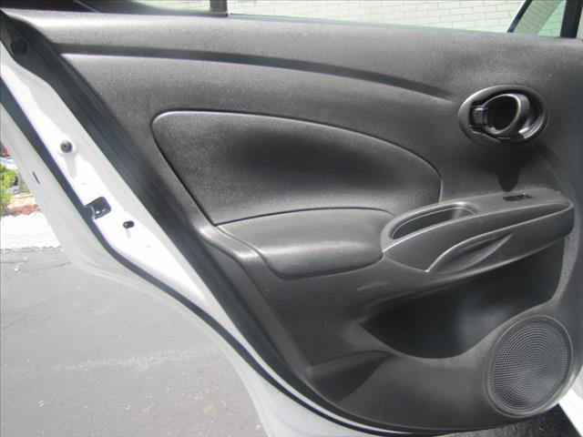 Nissan Versa 2012 photo 8
