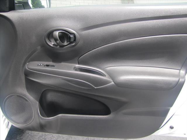 Nissan Versa 2012 photo 9
