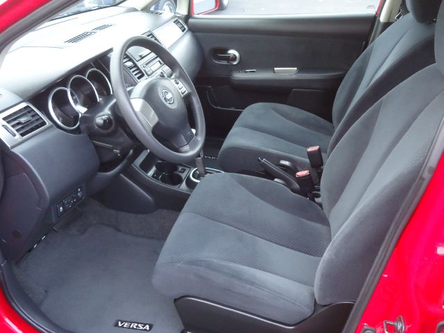 Nissan Versa 2012 photo 3
