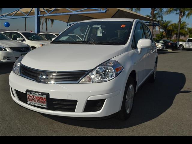 Nissan Versa 2012 photo 1
