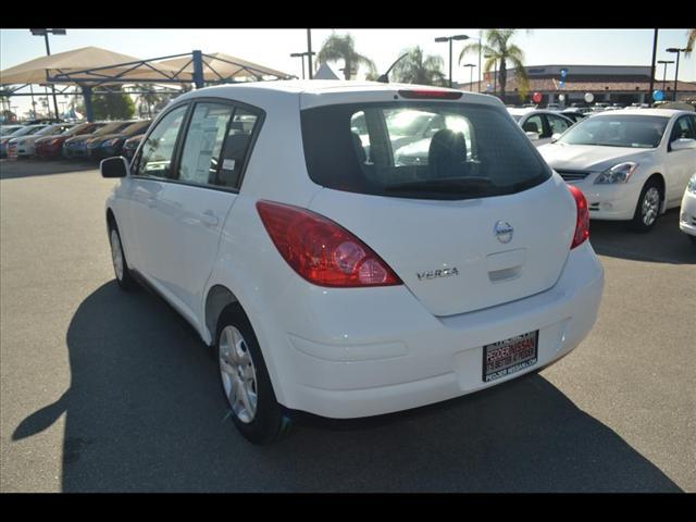 Nissan Versa 2012 photo 3