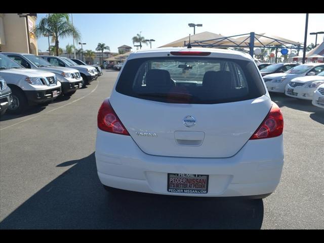 Nissan Versa 2012 photo 4