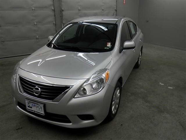 Nissan Versa 2012 photo 1