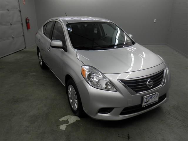 Nissan Versa 2012 photo 3