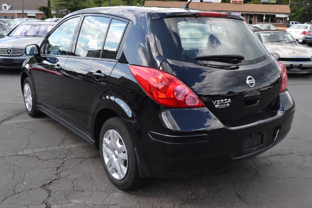 Nissan Versa 2012 photo 2